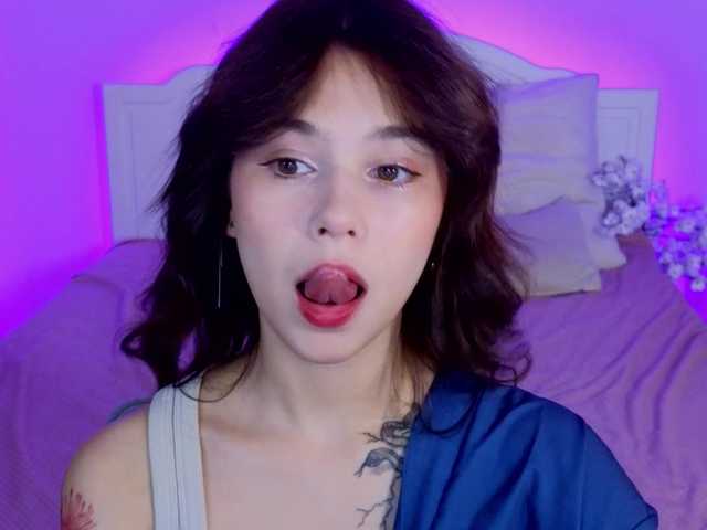  CoralineJones chat room