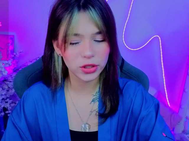 CoralineJones's BongaCams show and profile