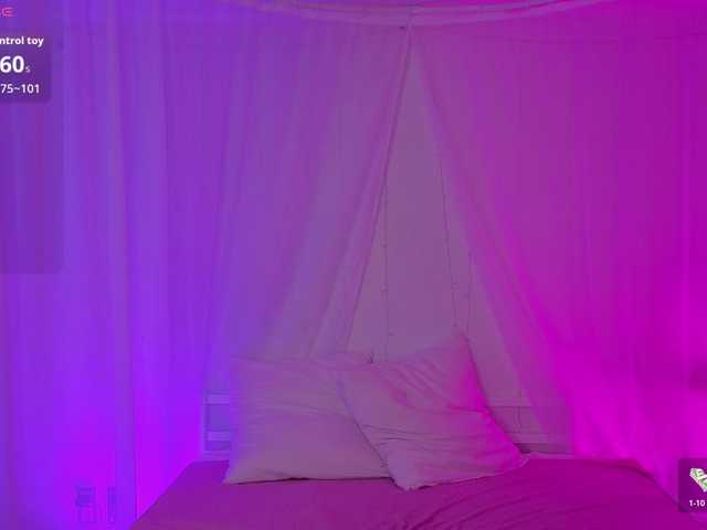 CoralineJones live cam