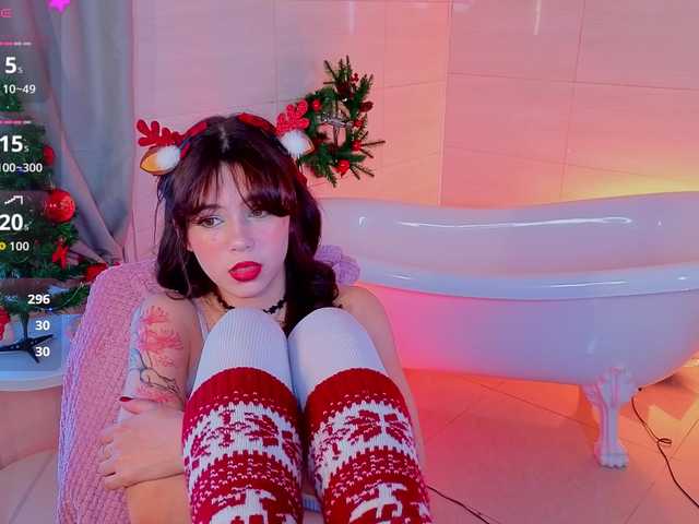 CoralineJones's BongaCams show and profile