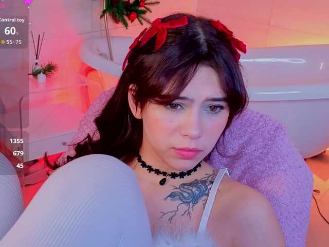 CoralineJones's BongaCams show and profile