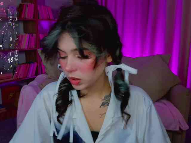 CoralineJones webcam