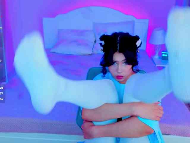 CoralineJones webcam