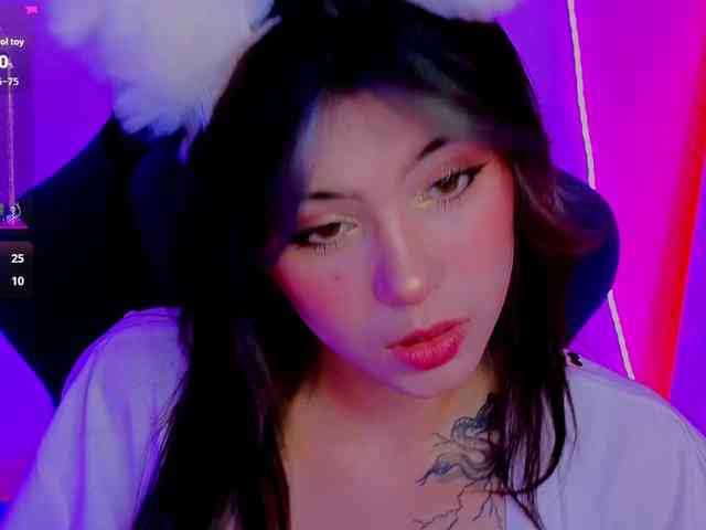 CoralineJones webcam