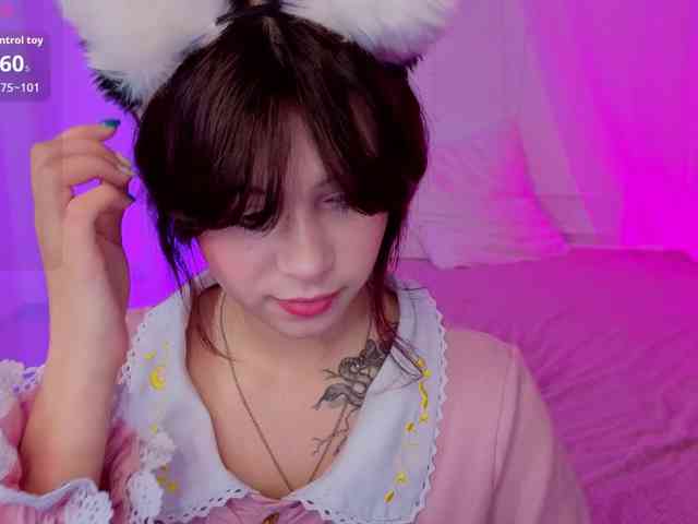 CoralineJones webcam