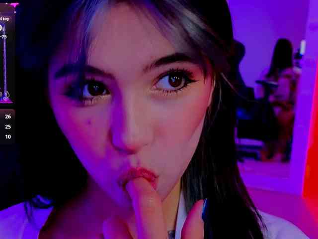 CoralineJones webcam