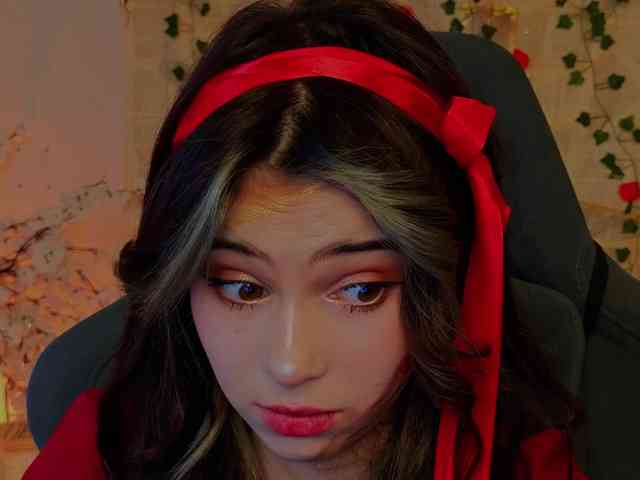 CoralineJones webcam