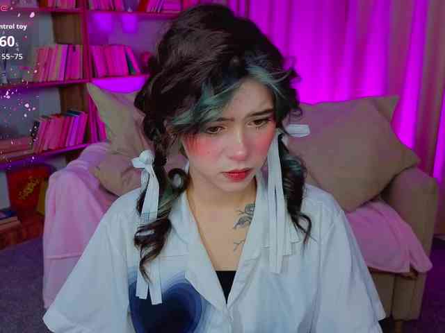 CoralineJones webcam