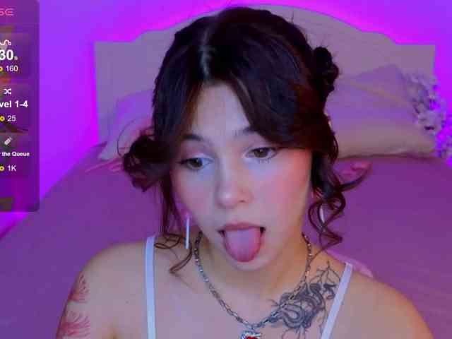 CoralineJones webcam