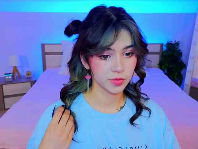 CoralineJones webcam