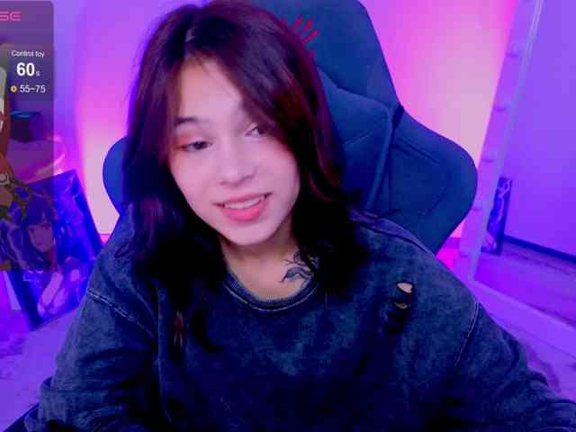 CoralineJones webcam