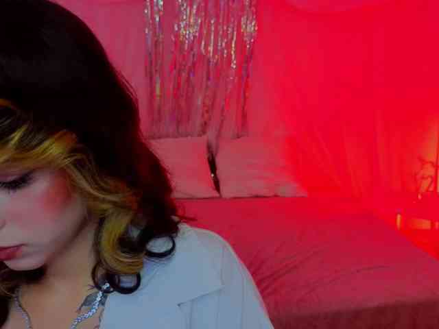 CoralineJones webcam