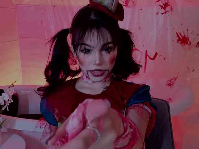CoralineJones webcam
