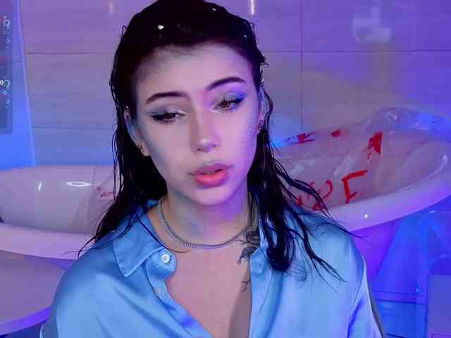 CoralineJones webcam