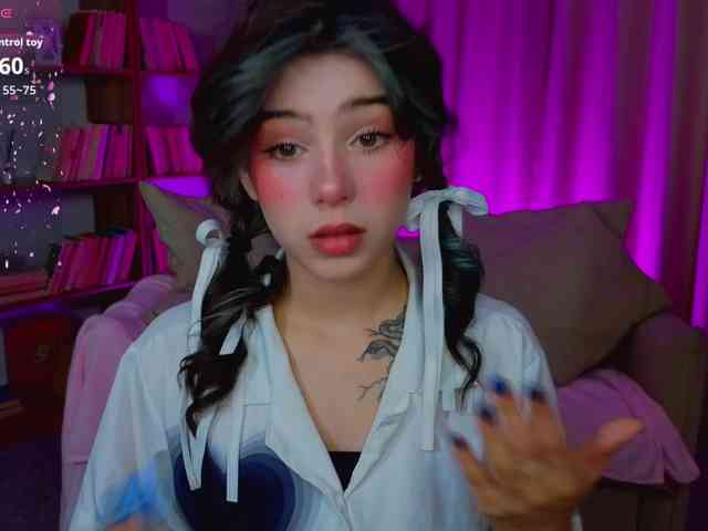 CoralineJones webcam