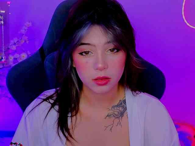 CoralineJones webcam