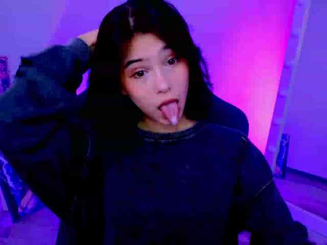 CoralineJones webcam