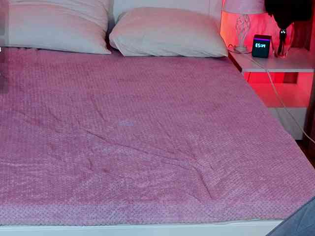 CoralineJones webcam