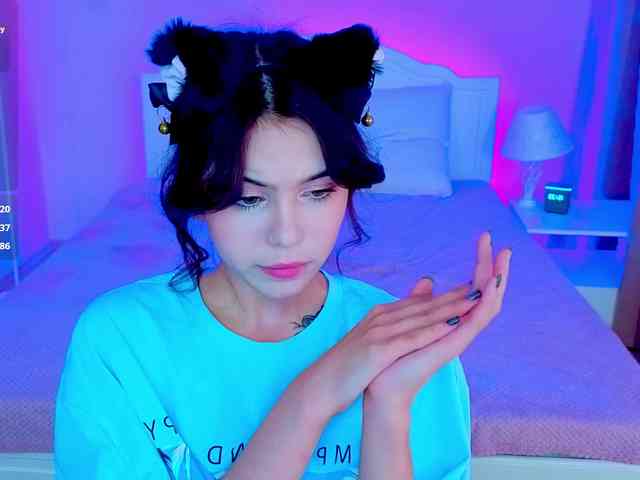 CoralineJones webcam