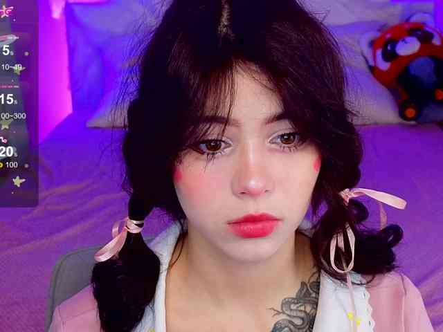 CoralineJones webcam