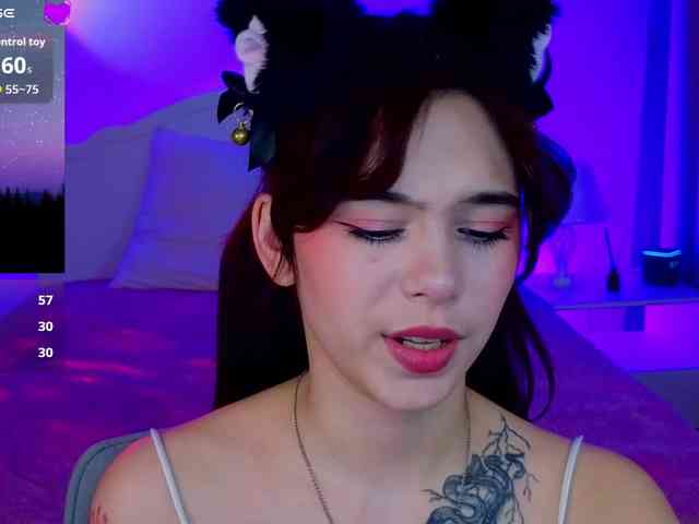 CoralineJones webcam