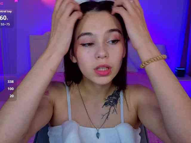 CoralineJones webcam