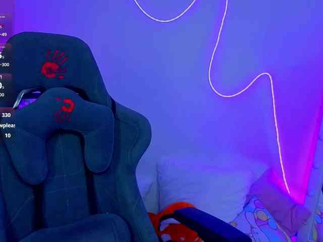 CoralineJones webcam