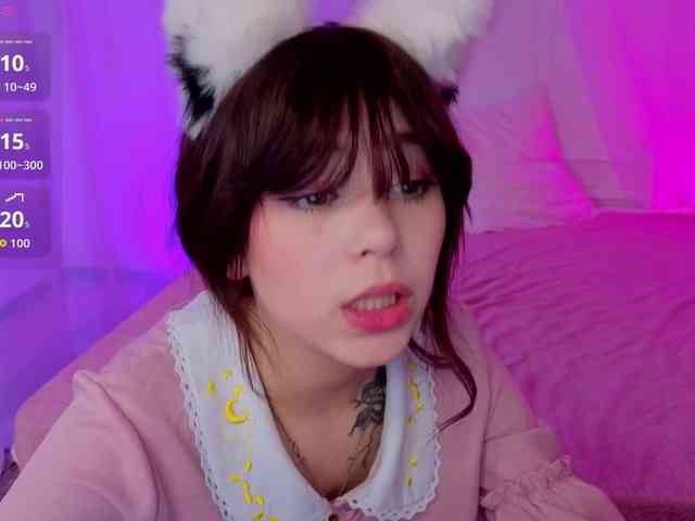 CoralineJones webcam