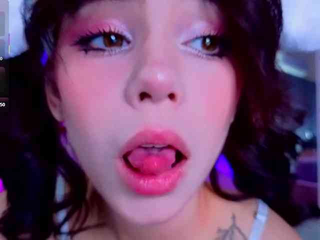 CoralineJones webcam