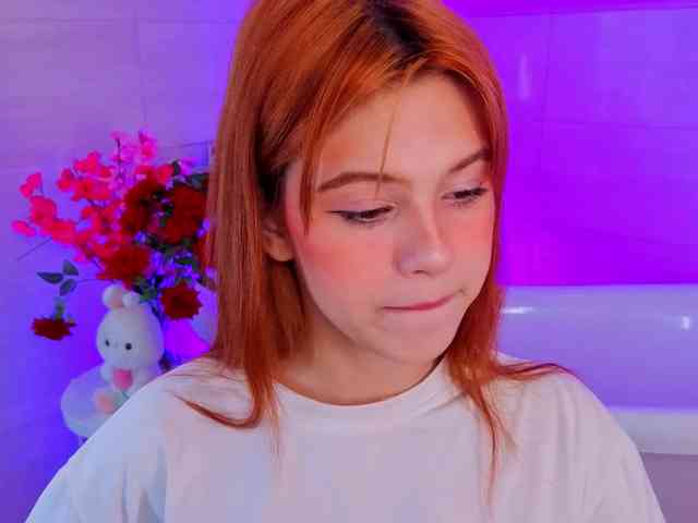 CoralineJones webcam