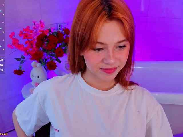 CoralineJones webcam