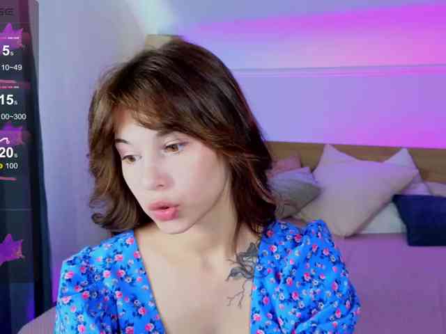 CoralineJones webcam