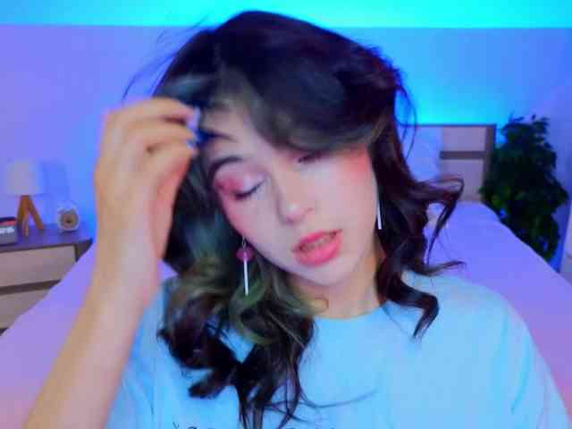 CoralineJones webcam