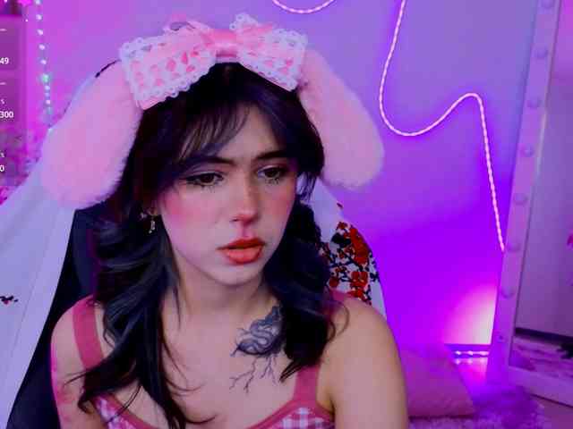 CoralineJones webcam