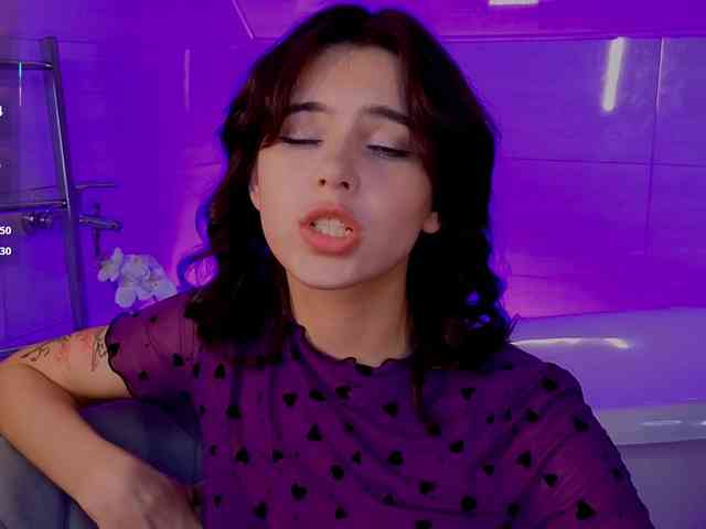 CoralineJones webcam