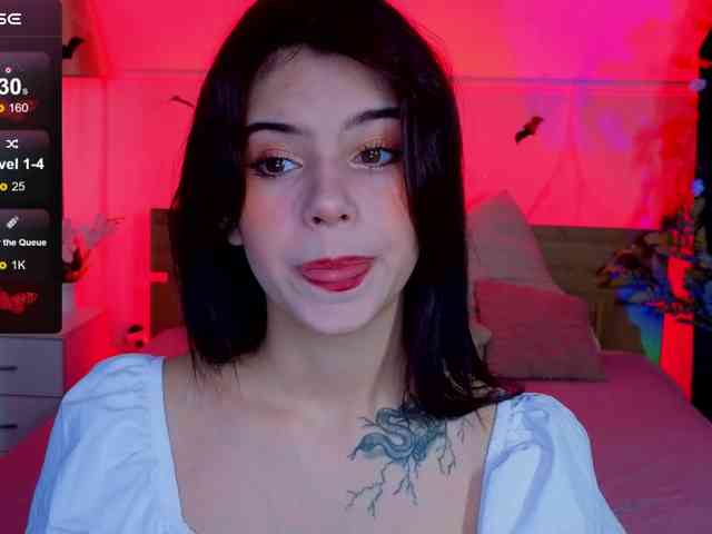 CoralineJones webcam