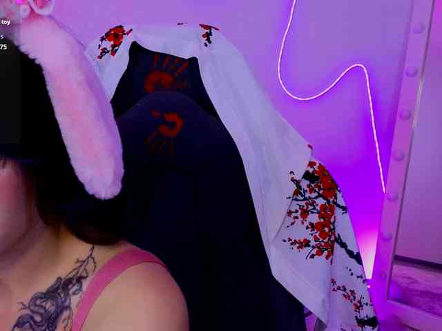 CoralineJones webcam