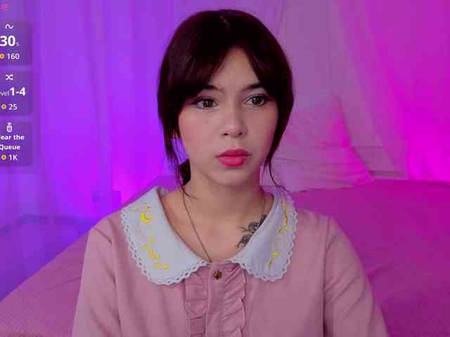 CoralineJones webcam