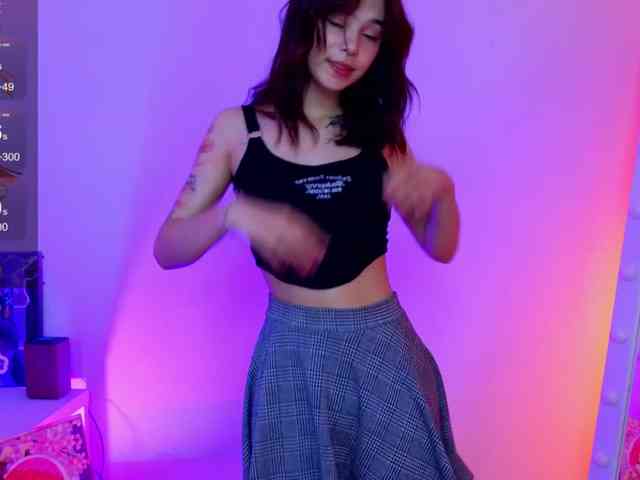 CoralineJones webcam