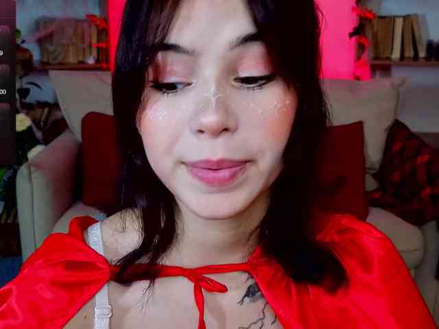 CoralineJones webcam