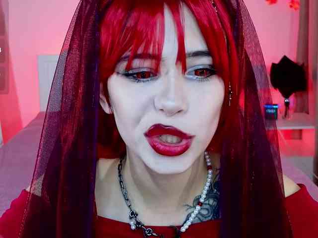 CoralineJones webcam