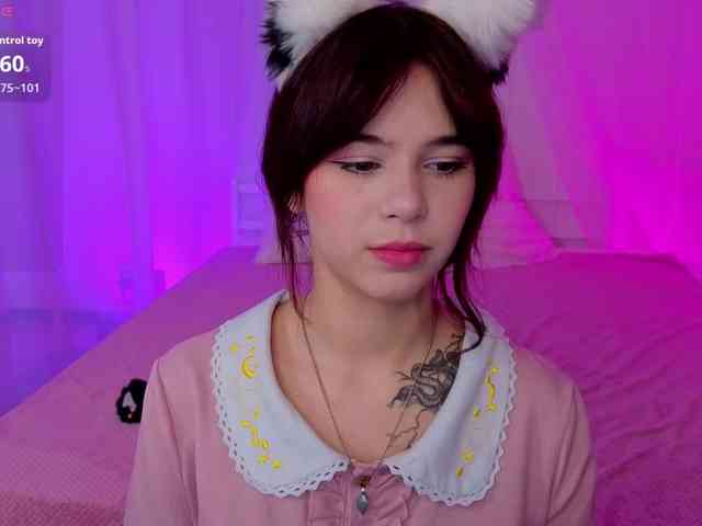 CoralineJones webcam