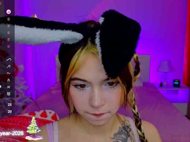 CoralineJones webcam