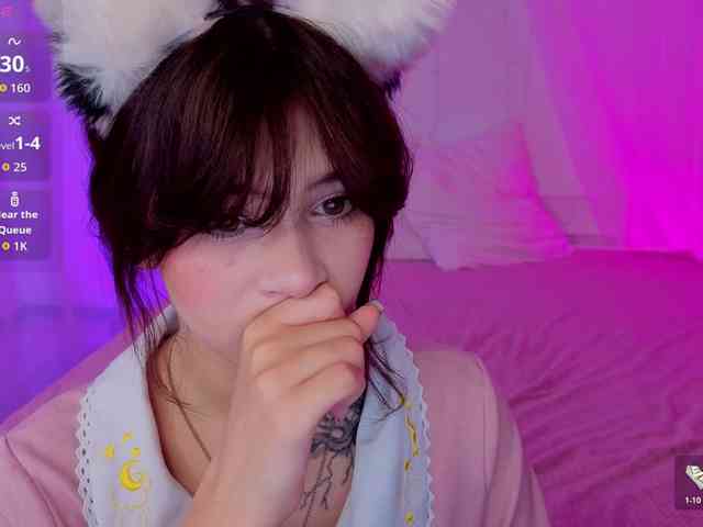 CoralineJones webcam