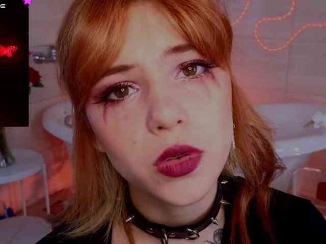 CoralineJones webcam