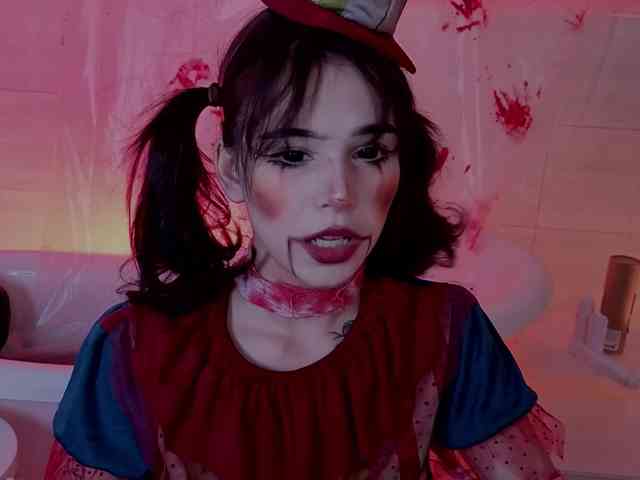 CoralineJones webcam