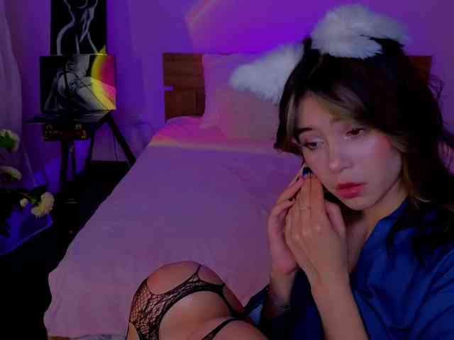 CoralineJones webcam