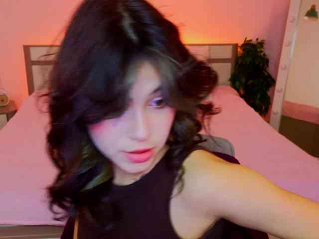 CoralineJones webcam