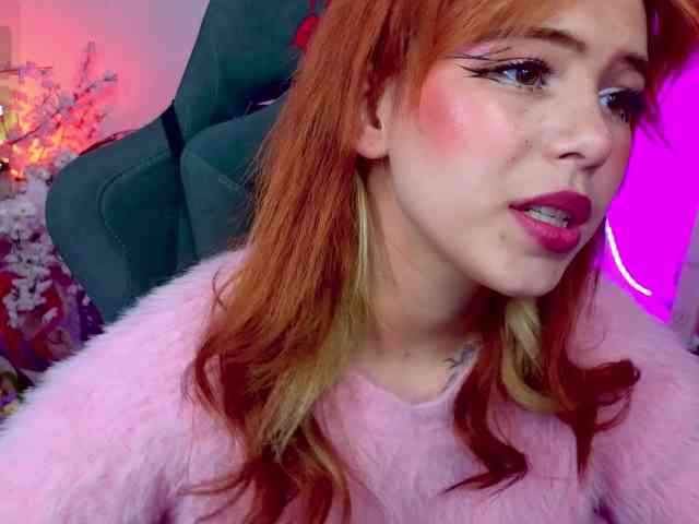 CoralineJones webcam