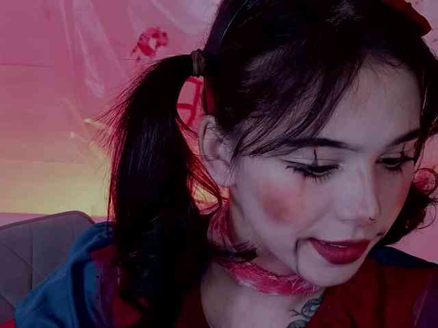 CoralineJones webcam